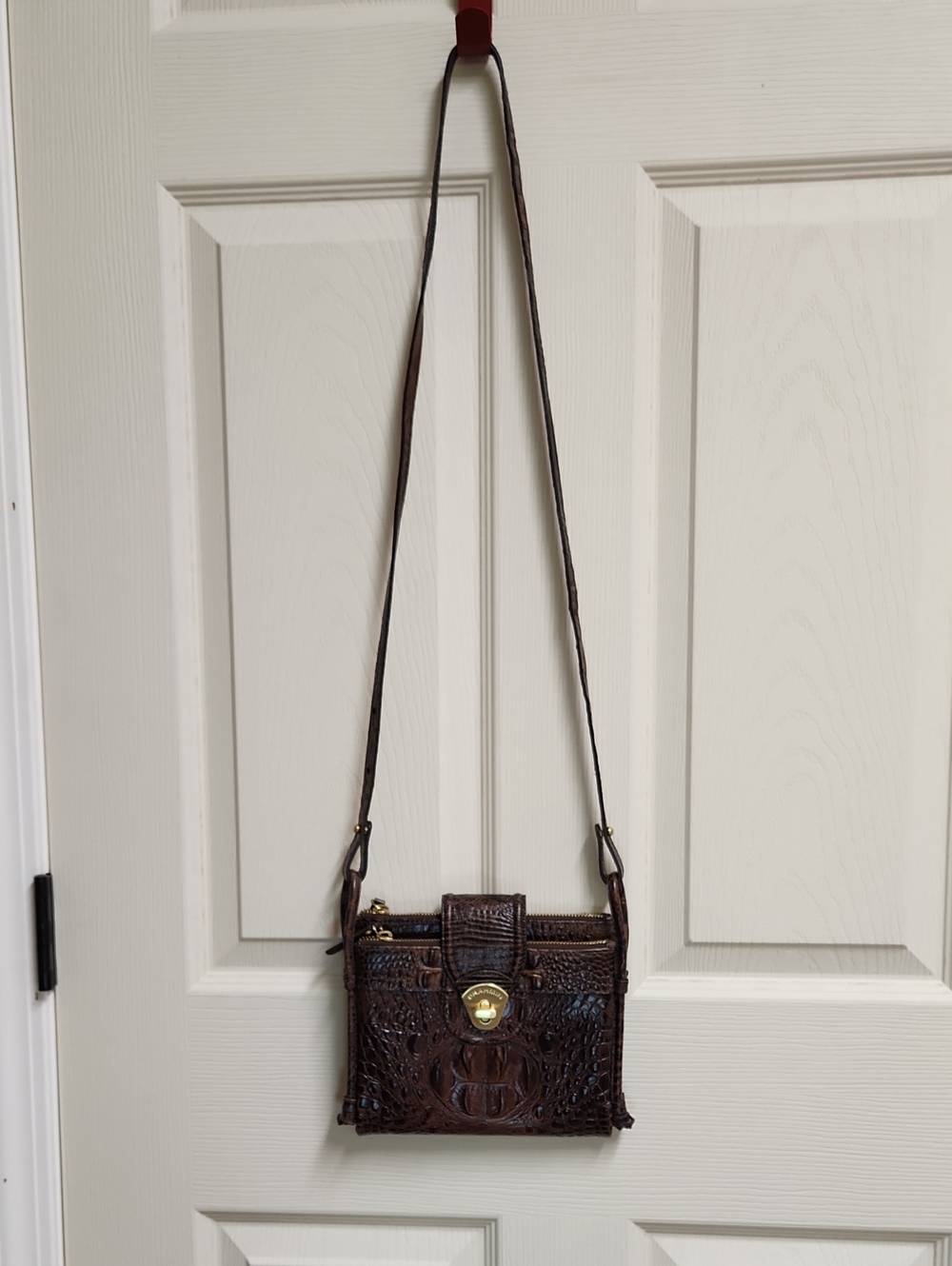 Brahmin "Mojito" Pecan Brown Croc-Embossed Leather Crossbody with Gold Hardware - Picture 3 of 10